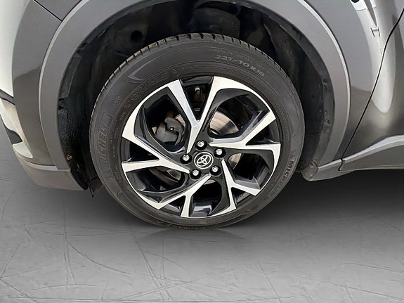 Toyota C-HR 29 of 30