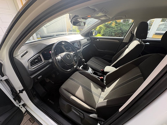 Volkswagen T-Roc 6 of 10