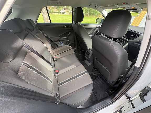 Volkswagen T-Roc 5 of 10