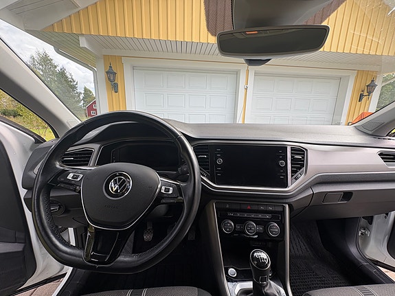 Volkswagen T-Roc 7 of 10