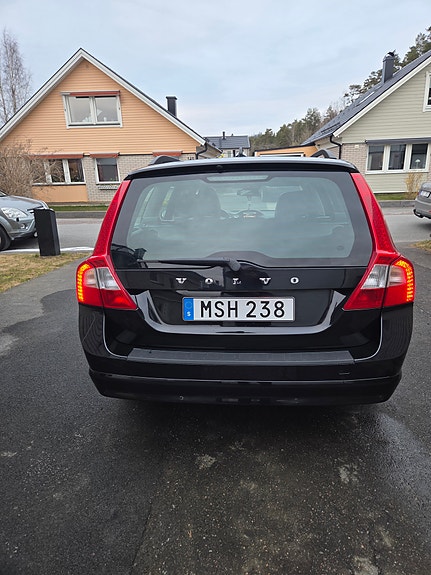 Volvo V70 3 of 9