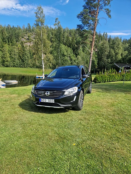 Volvo XC60 2 of 8