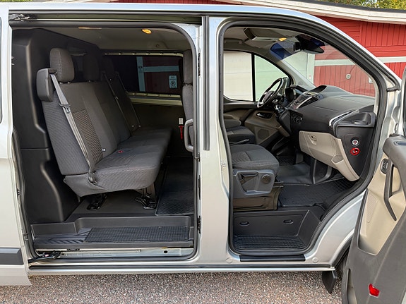 Ford Transit Custom 8 of 11