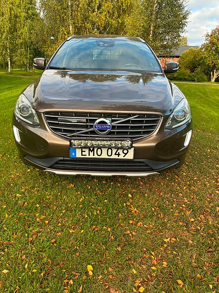 Volvo XC60 2 of 11