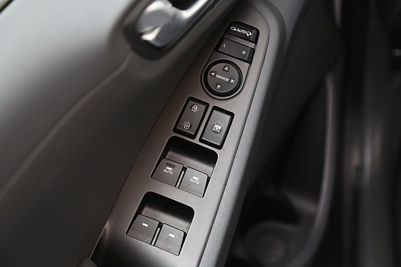Hyundai IONIQ 12 of 28