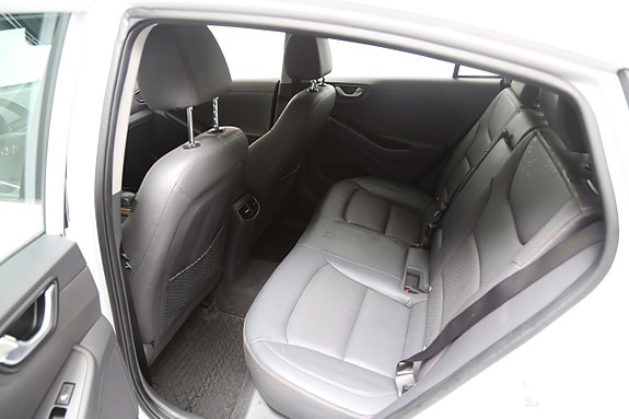 Hyundai IONIQ 26 of 28