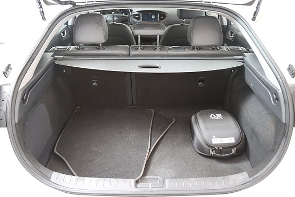 Hyundai IONIQ 28 of 28