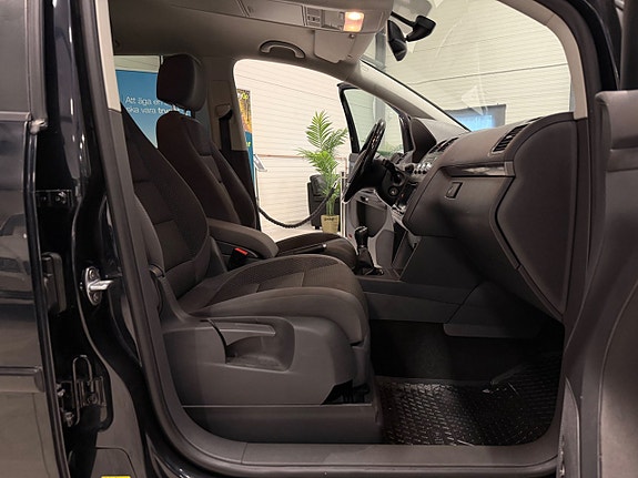 Volkswagen Touran 13 of 17