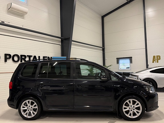 Volkswagen Touran 6 of 17