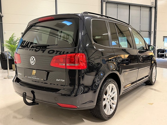 Volkswagen Touran 9 of 17