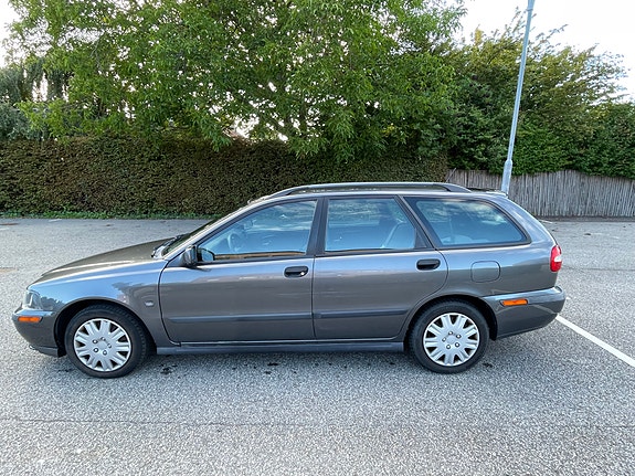Volvo V40 4 of 5