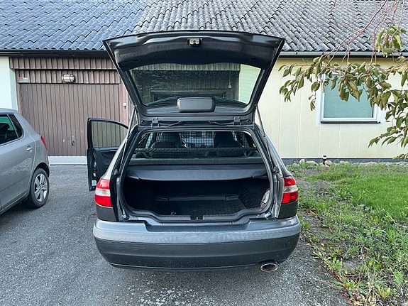 Volvo V40 5 of 5