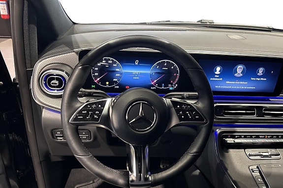Mercedes-Benz V300 8 of 19