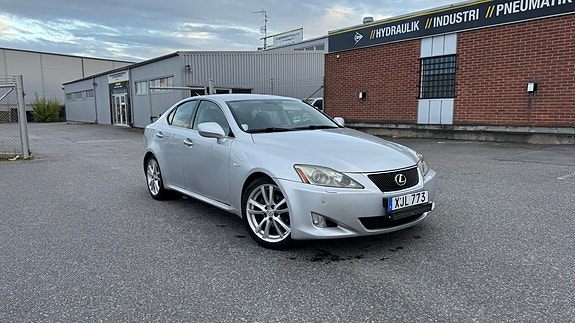 Lexus IS250 7 of 30