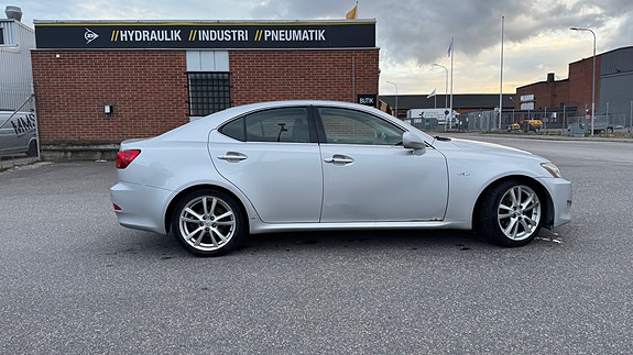 Lexus IS250 8 of 30