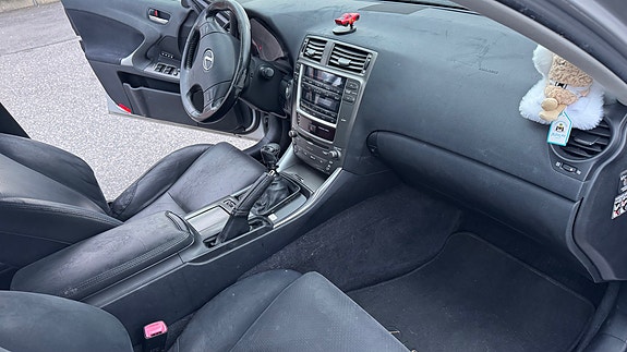 Lexus IS250 12 of 30