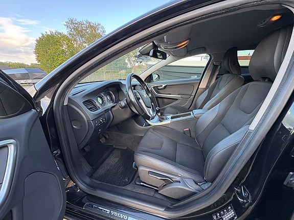 Volvo V60 4 of 5