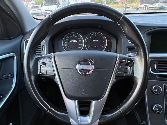 Volvo V60 2 of 5