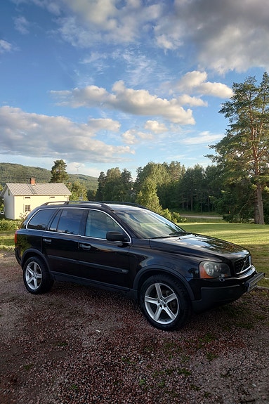Volvo XC90 2 of 2