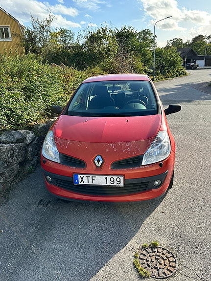 Renault Clio 2 of 6