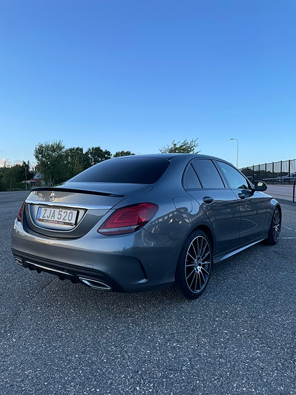 Mercedes-Benz C220 d 2 of 19