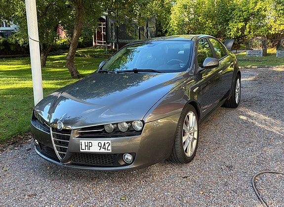 Alfa Romeo 159 2 of 17