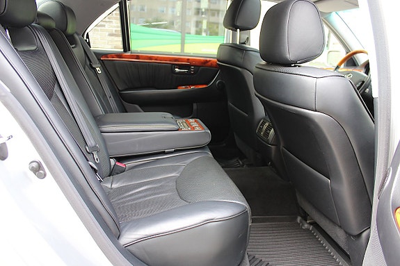 Lexus LS430 21 of 30