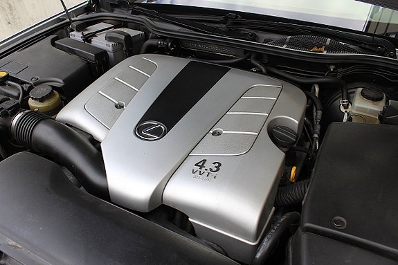 Lexus LS430 7 of 30