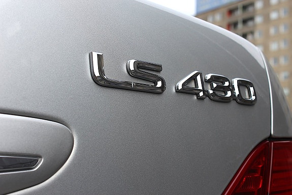 Lexus LS430 9 of 30