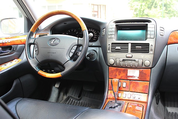 Lexus LS430 3 of 30
