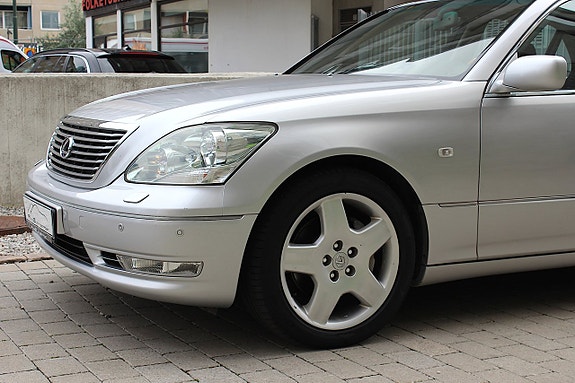Lexus LS430 15 of 30