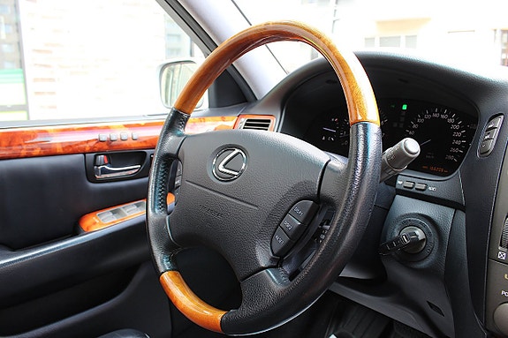 Lexus LS430 29 of 30