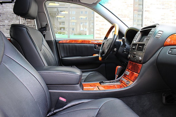 Lexus LS430 26 of 30
