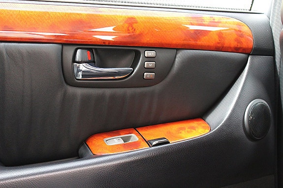 Lexus LS430 24 of 30