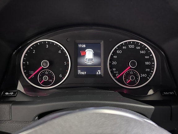 Volkswagen Tiguan 5 of 15