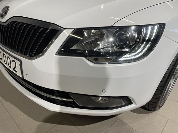 Skoda Superb 9 of 19