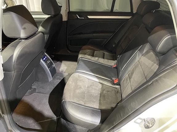 Skoda Superb 14 of 19