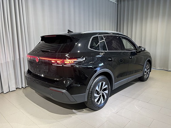 Volkswagen Tiguan 6 of 16