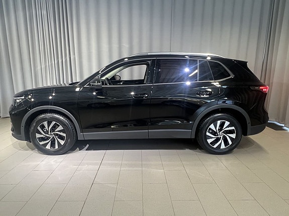 Volkswagen Tiguan 4 of 16