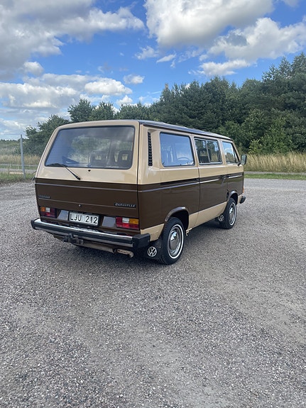 Volkswagen Caravelle 5 of 16