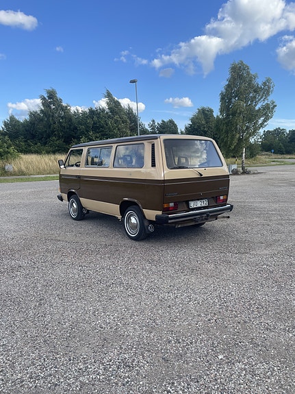 Volkswagen Caravelle 6 of 16