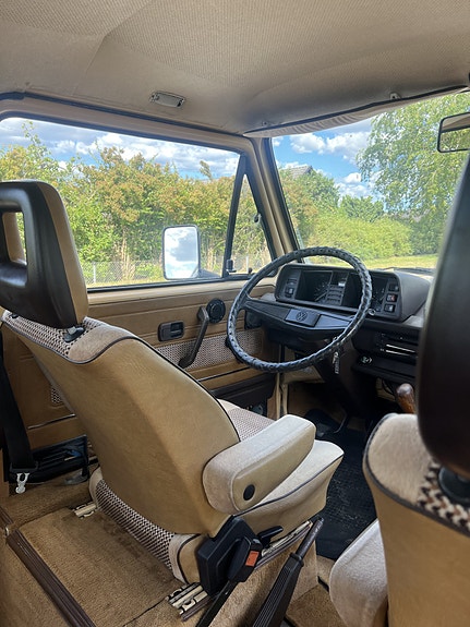 Volkswagen Caravelle 14 of 16