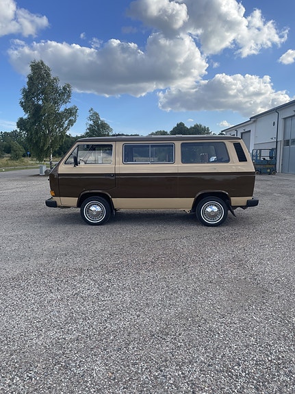 Volkswagen Caravelle 7 of 16