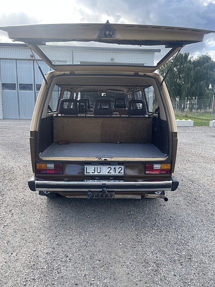 Volkswagen Caravelle 16 of 16