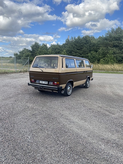 Volkswagen Caravelle 8 of 16