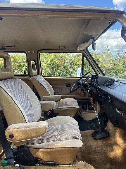 Volkswagen Caravelle 11 of 16