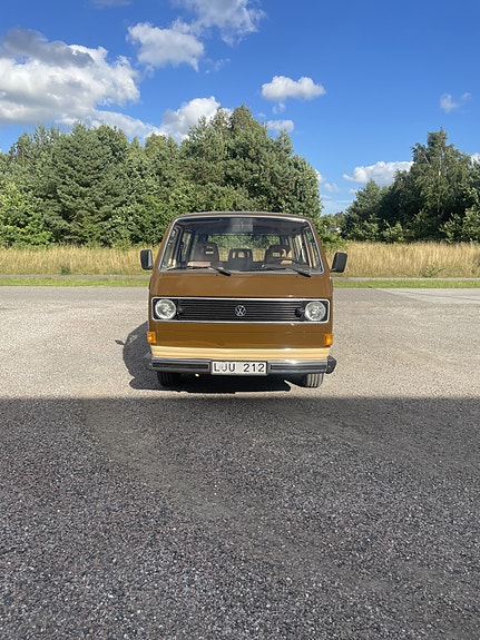 Volkswagen Caravelle 9 of 16