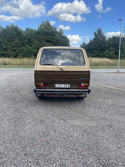 Volkswagen Caravelle 3 of 16