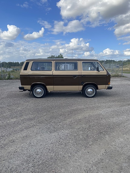 Volkswagen Caravelle 4 of 16