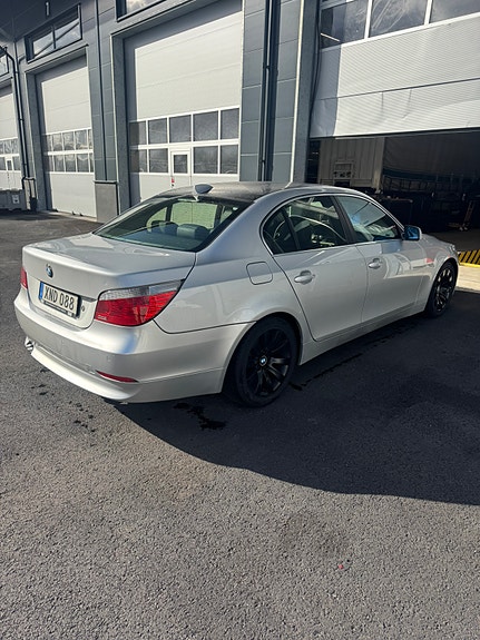 BMW 523i 5 of 5